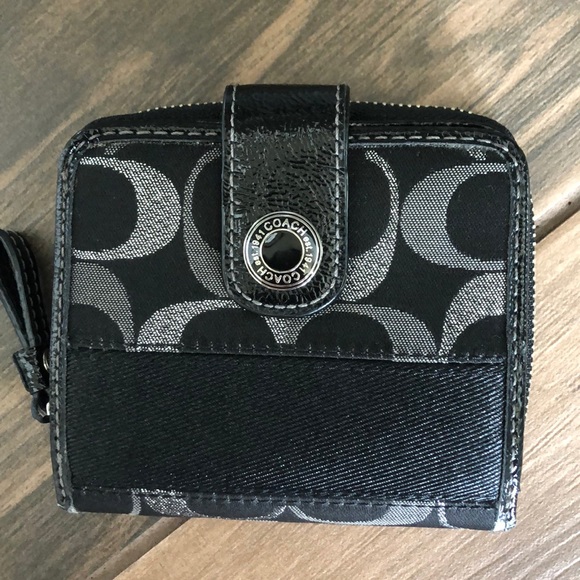 Coach Handbags - Coach signature bi-fold wallet